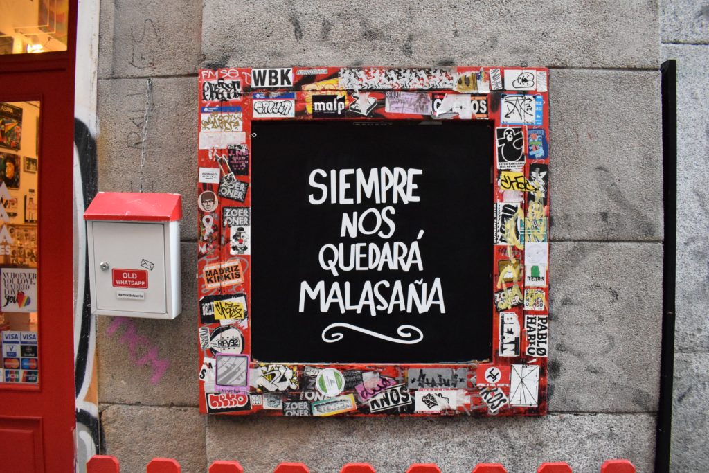 Text in a sign where it says: 'siempre nos quedará Malasaña'