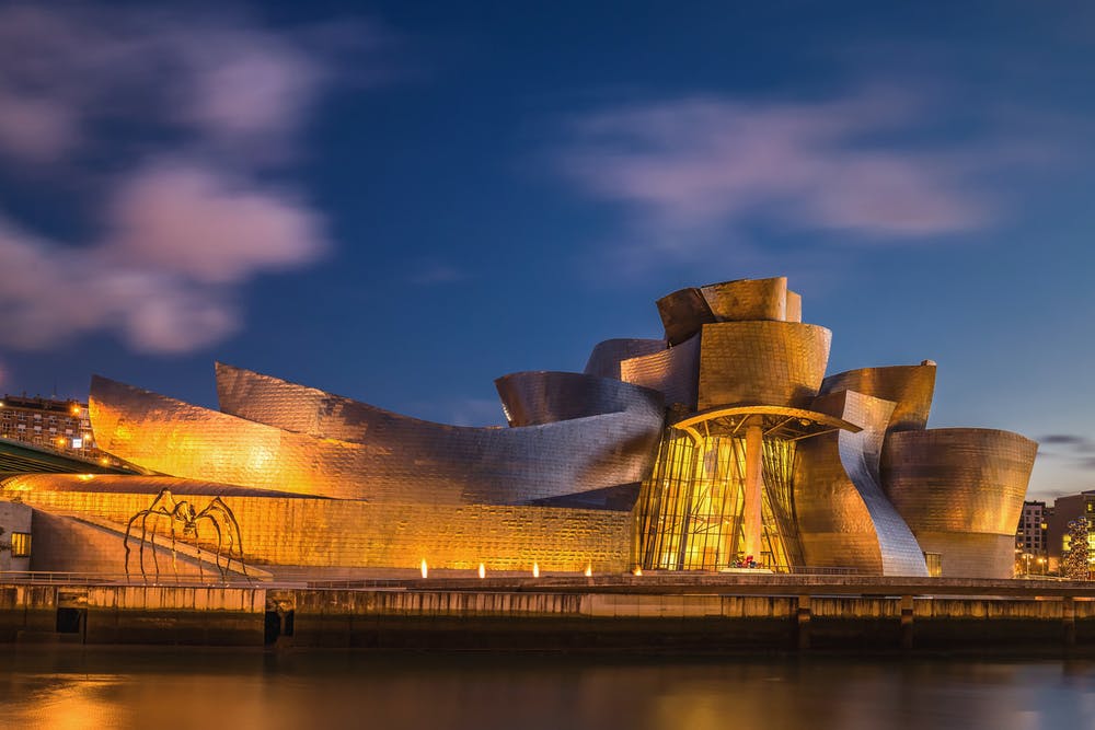 Guggenheim museum in Bilbao, with a link to visit Cities page